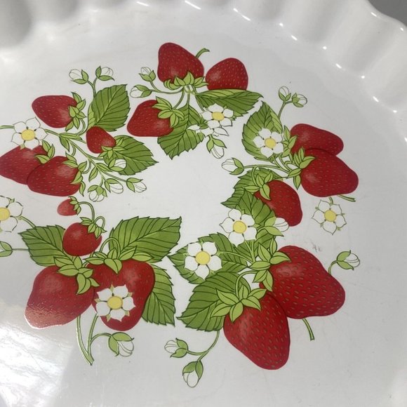 Vintage Action Stoneware Quiche Tart Pie Baking Dish Plate Strawberry Design - Picture 3 of 4